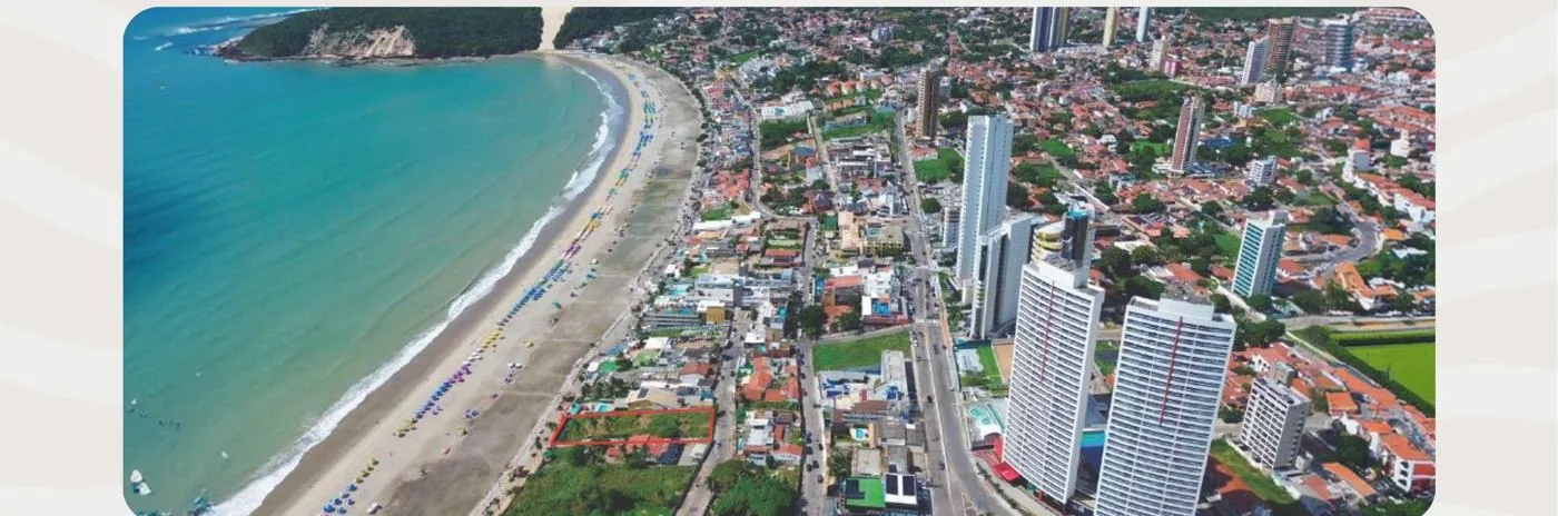 Vista aérea da praia de Ponta Negra, com o terreno do Aruã destacado